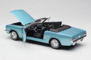 Ford Mustang Cabriolet Arcadian Blue Revell 1:18 8832-F1 Metall — bild 5 av 8