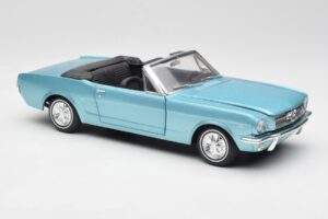 Ford Mustang Cabriolet Arcadian Blue Revell 1:18 8832-F1 Metall — bild 6 av 8