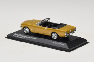 Ford Mustang Cabriolet Guld Minichamps 1:43 400082432 Metall — bild 3 av 4