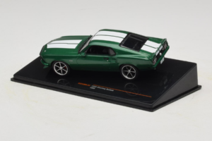 Ford Mustang Custom Grön IXO 1:43 CLC530N Metall — bild 3 av 4