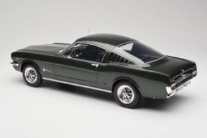 Ford Mustang Fastback Ivy Green Otto 1:12 G079 Resin — bild 5 av 6