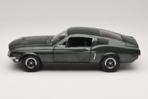 Ford Mustang GT Bullitt med Steve McQueen Figur Greenlight 1:18 12885 Metall — bild 4 av 8