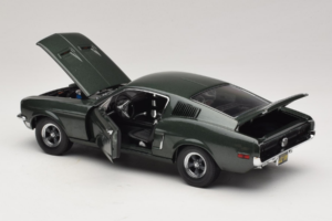Ford Mustang GT Bullitt med Steve McQueen Figur Greenlight 1:18 12885 Metall — bild 5 av 8