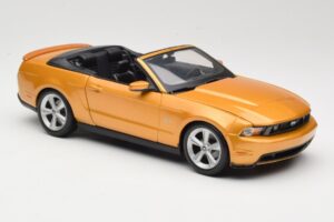 Ford Mustang GT S197 Cabriolet Guld Maisto 1:18 31158 Metall — bild 5 av 7