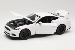 Ford Mustang GT S550 Vit Maisto 1:18 31197 Metall — bild 2 av 8