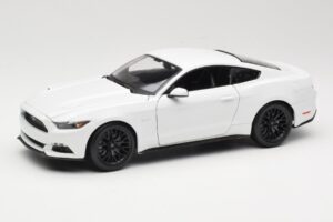Ford Mustang GT S550 Vit Maisto 1:18 31197 Metall