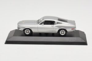Ford Mustang GT Silver Minichamps 1:43 FORD001 Metall