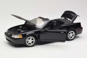 Ford Mustang GT SN95 Cabriolet Svart Maisto 1:18 50328 Metall — bild 2 av 8