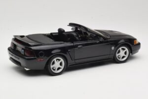 Ford Mustang GT SN95 Cabriolet Svart Maisto 1:18 50328 Metall — bild 3 av 8