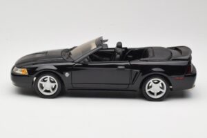 Ford Mustang GT SN95 Cabriolet Svart Maisto 1:18 50328 Metall — bild 4 av 8