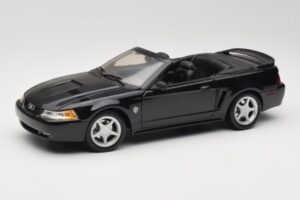 Ford Mustang GT SN95 Cabriolet Svart Maisto 1:18 50328 Metall