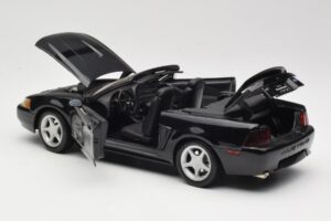 Ford Mustang GT SN95 Cabriolet Svart Maisto 1:18 50328 Metall — bild 5 av 8