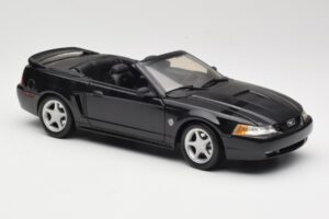Ford Mustang GT SN95 Cabriolet Svart Maisto 1:18 50328 Metall — bild 6 av 8