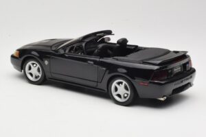 Ford Mustang GT SN95 Cabriolet Svart Maisto 1:18 50328 Metall — bild 7 av 8