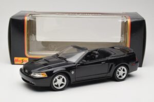 Ford Mustang GT SN95 Cabriolet Svart Maisto 1:18 50328 Metall — bild 8 av 8
