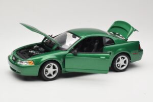 Ford Mustang GT SN95 Grön Maisto 1:18 50326 Metall — bild 2 av 8