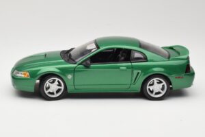 Ford Mustang GT SN95 Grön Maisto 1:18 50326 Metall — bild 4 av 8