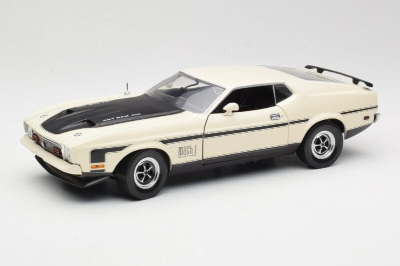 Ford Mustang Mach 1 Vit Sun Star 1:18 3602 Metall