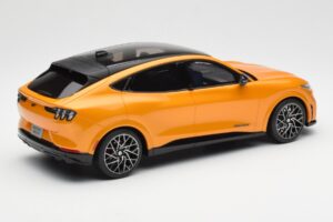 Ford Mustang Mach-E GT Performance Cyber Orange Otto 1:18 OT983 Resin — bild 2 av 6