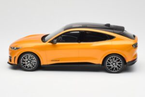 Ford Mustang Mach-E GT Performance Cyber Orange Otto 1:18 OT983 Resin — bild 3 av 6