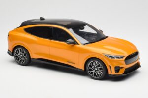 Ford Mustang Mach-E GT Performance Cyber Orange Otto 1:18 OT983 Resin — bild 4 av 6