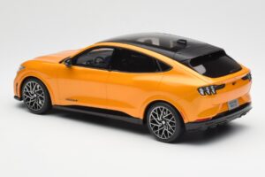 Ford Mustang Mach-E GT Performance Cyber Orange Otto 1:18 OT983 Resin — bild 5 av 6