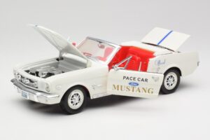 Ford Mustang Pace Car Wimbledon White Solido 1:18 81578 Metall — bild 2 av 8