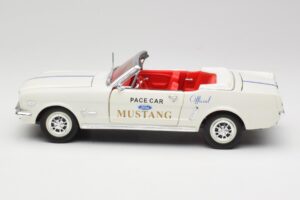 Ford Mustang Pace Car Wimbledon White Solido 1:18 81578 Metall — bild 4 av 8