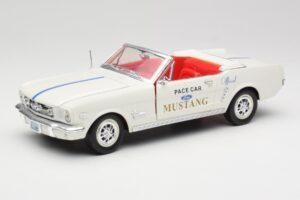 Ford Mustang Pace Car Wimbledon White Solido 1:18 81578 Metall
