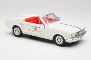 Ford Mustang Pace Car Wimbledon White Solido 1:18 81578 Metall — bild 6 av 8