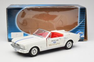 Ford Mustang Pace Car Wimbledon White Solido 1:18 81578 Metall — bild 8 av 8