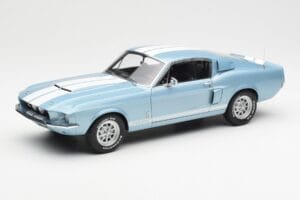Ford Mustang Shelby GT500 Ljusblå Metallic Med Vita Ränder AUTOart 1:18 72907 Metall