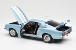 Ford Mustang Shelby GT500 Ljusblå Metallic Med Vita Ränder AUTOart 1:18 72907 Metall — bild 5 av 8