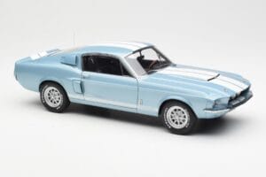 Ford Mustang Shelby GT500 Ljusblå Metallic Med Vita Ränder AUTOart 1:18 72907 Metall — bild 6 av 8