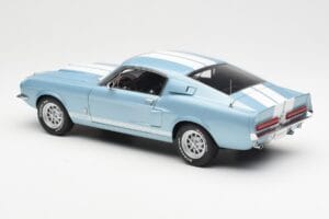 Ford Mustang Shelby GT500 Ljusblå Metallic Med Vita Ränder AUTOart 1:18 72907 Metall — bild 7 av 8