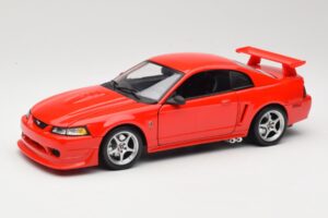 Ford Mustang SVT Cobra R SN95 Röd Maisto 1:18 531872 Metall