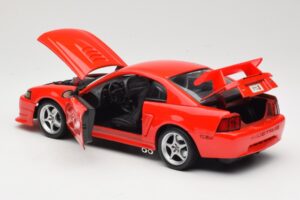 Ford Mustang SVT Cobra R SN95 Röd Maisto 1:18 531872 Metall — bild 5 av 8