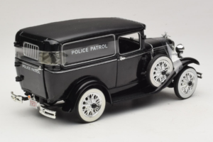 Ford Panel Car Police Patrol Signature Models 1:18 18143 Metall — bild 2 av 6