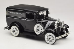 Ford Panel Car Police Patrol Signature Models 1:18 18143 Metall — bild 4 av 6