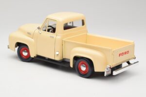 Ford Pickup Colonial Vit Road Legends 1:18 92148 Metall — bild 7 av 8