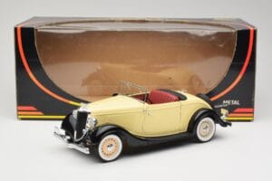 Ford Roadster Dearborn Yellow Solido 1:18 8008 Metall — bild 8 av 8