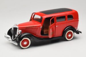 Ford Sedan Röd Solido 1:18 8066 Metall — bild 2 av 8