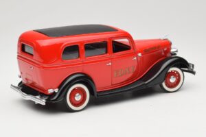 Ford Sedan Röd Solido 1:18 8066 Metall — bild 3 av 8