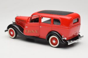 Ford Sedan Röd Solido 1:18 8066 Metall — bild 5 av 8