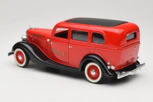 Ford Sedan Röd Solido 1:18 8066 Metall — bild 7 av 8