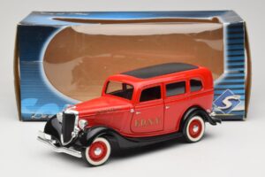 Ford Sedan Röd Solido 1:18 8066 Metall — bild 8 av 8