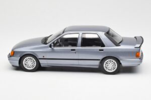 Ford Sierra RS Cosworth Ljusblå MCG 1:18 MCG18174 Metall — bild 3 av 6