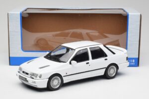 Ford Sierra RS Cosworth 4x4 Vit MCG 1:18 MCG18353 Metall — bild 6 av 6