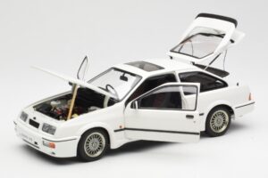 Ford Sierra RS Cosworth Vit AUTOart 1:18 72862 Metall — bild 2 av 8