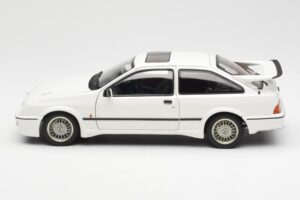 Ford Sierra RS Cosworth Vit AUTOart 1:18 72862 Metall — bild 4 av 8